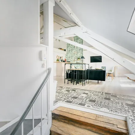 3 Bedroom Lovely In 公寓