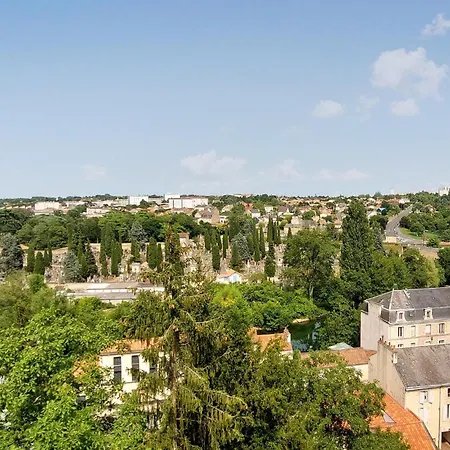 3 Bedroom Lovely In 公寓